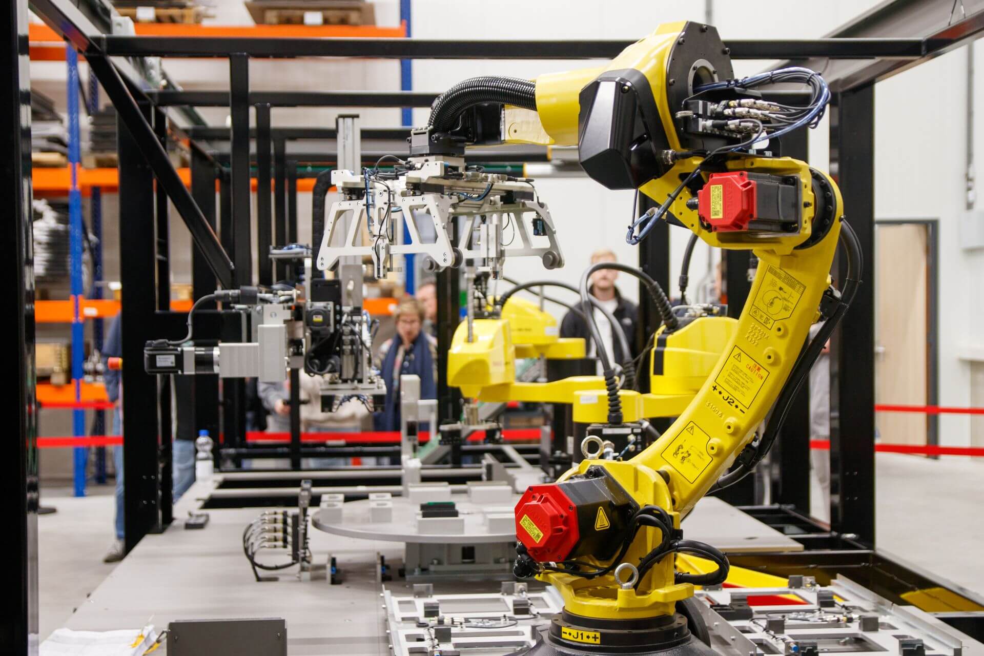 Ingénieur travaillant sur des équipements industriels